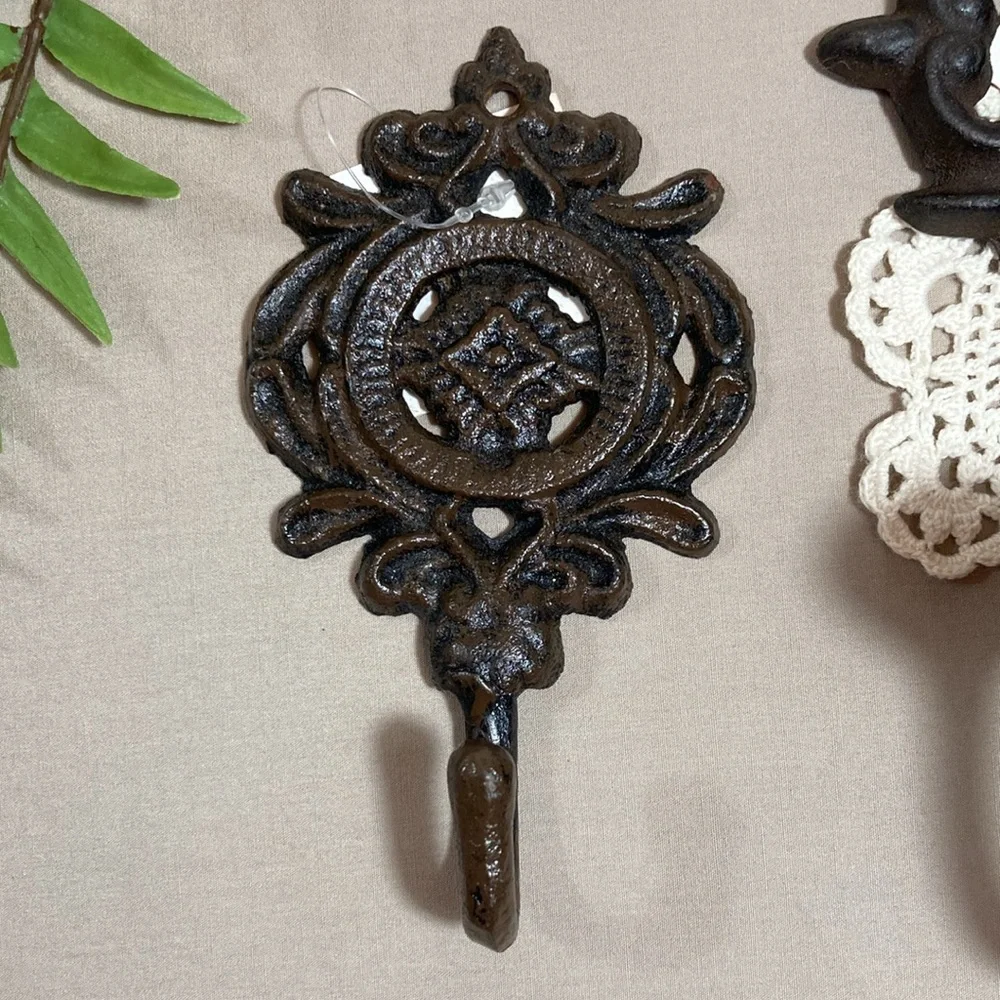 NWT Cast Iron Wall Hooks Set Of 3